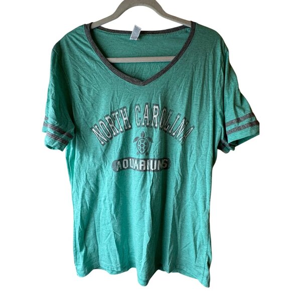 Jerzees North Carolina Aquariums V-Neck Tee XL Polyester Cotton Green Gray READ - Picture 1 of 10
